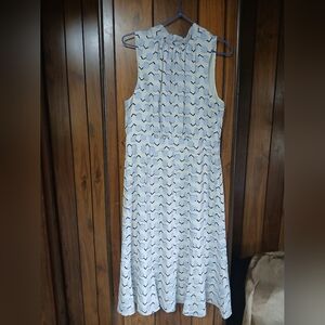 Donna Morgan Elegant Blue and White Patterned Dress